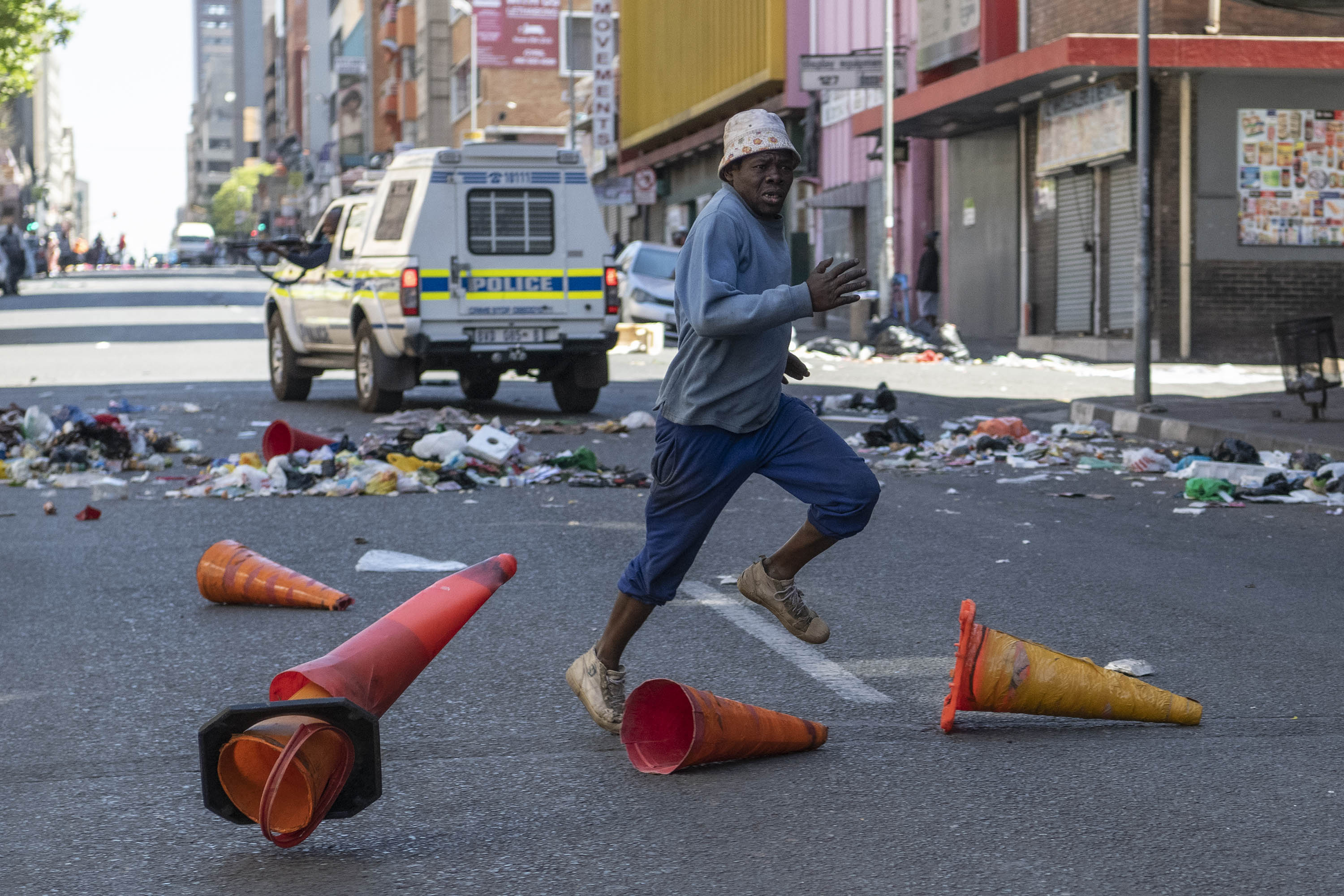 2 September 2019: A man running for cover as police officers attempt to disperse the group looting businesses in Joburg’s central business district. 