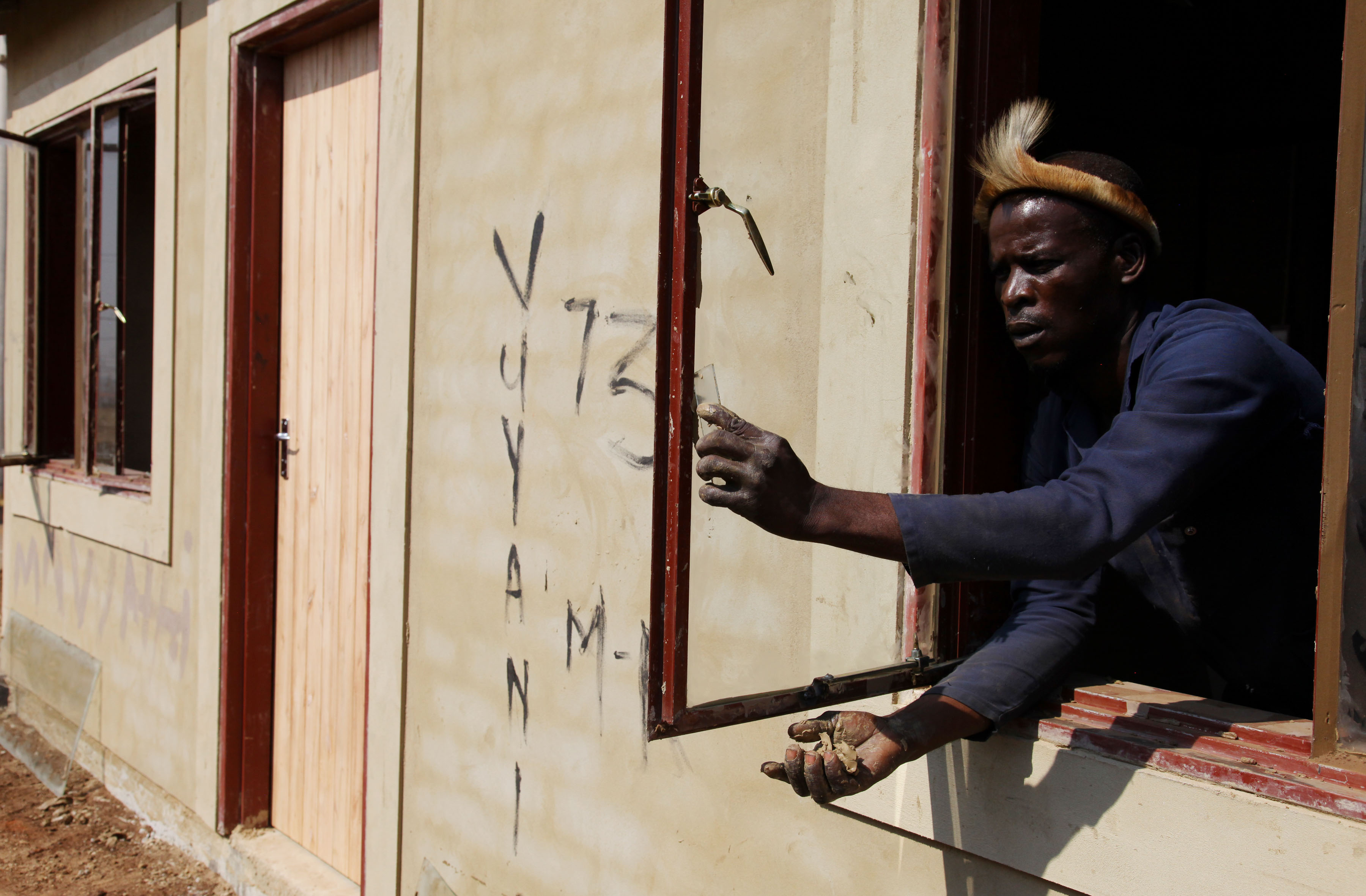 7Oct_MKVets_BB-5
08 August 2019: A subcontractor, Sipho Ntimba,  installs a new window during building on an MK veteran's RDP house.
