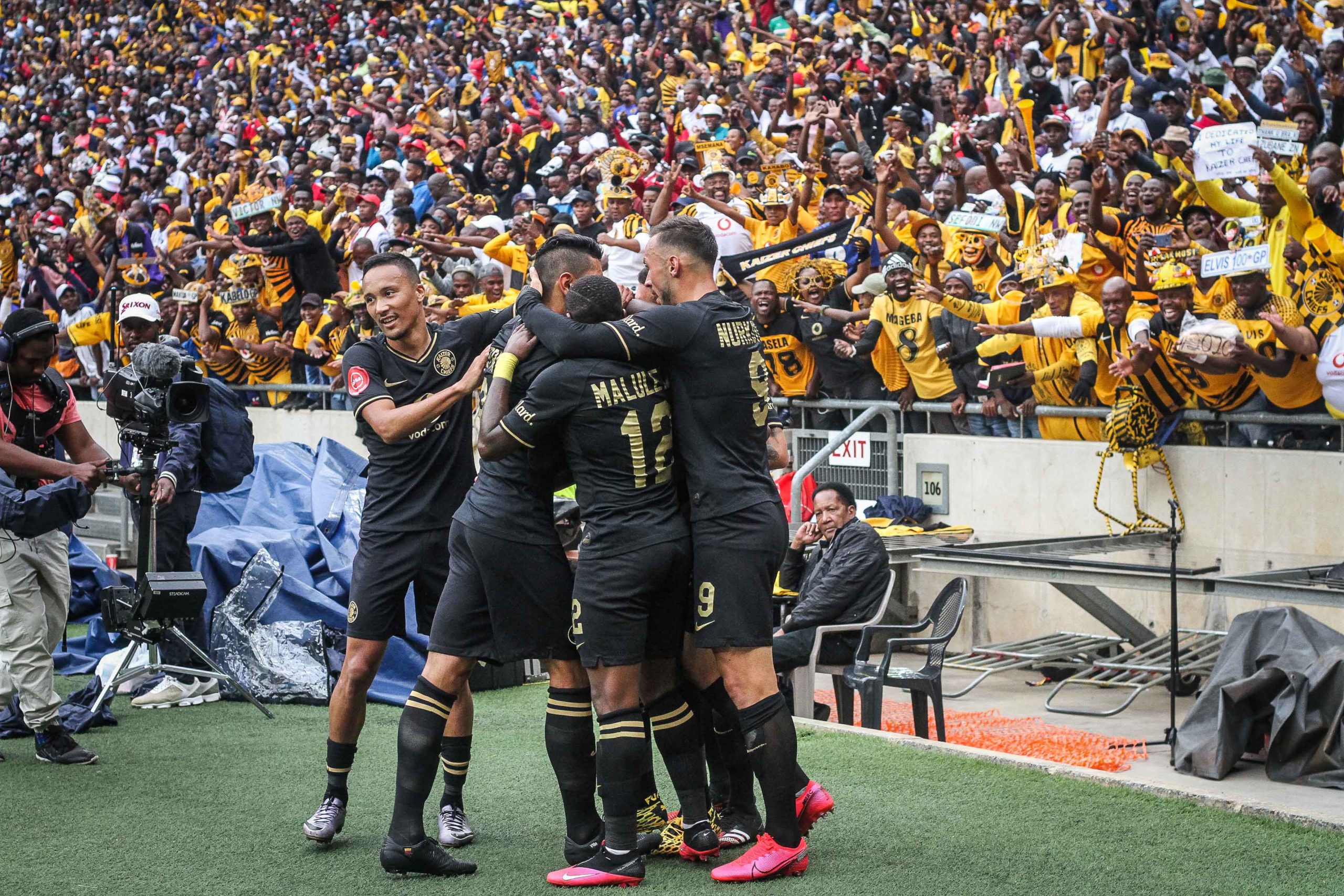 29 February 2020: Kaizer Chiefs celebrate Lebogang “Service Delivery” Manyama’s goal. (Photograph by Lebo Edgar)