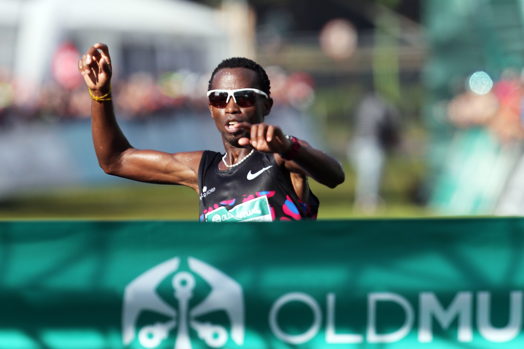 20 April 2019: Reigning champion Bong’musa Mthembu wins the Old Mutual Two Oceans Marathon Ultra in Cape Town. (Photograph by ImageSA/ Gallo Images)