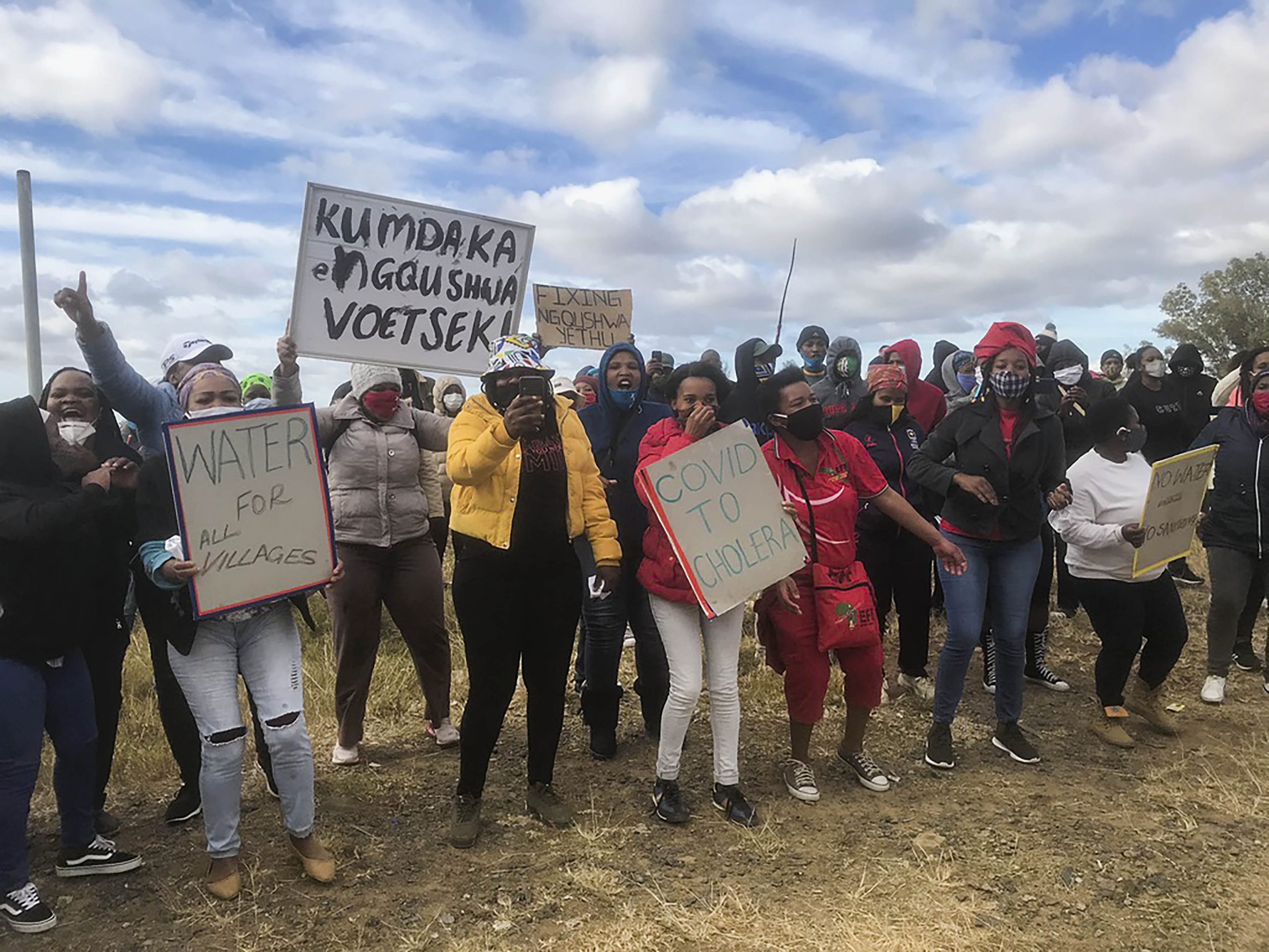 7 July 2020: Protesters say they cannot comply with Covid-19 lockdown rules and sit at home because without running water, they can’t sanitise their hands.