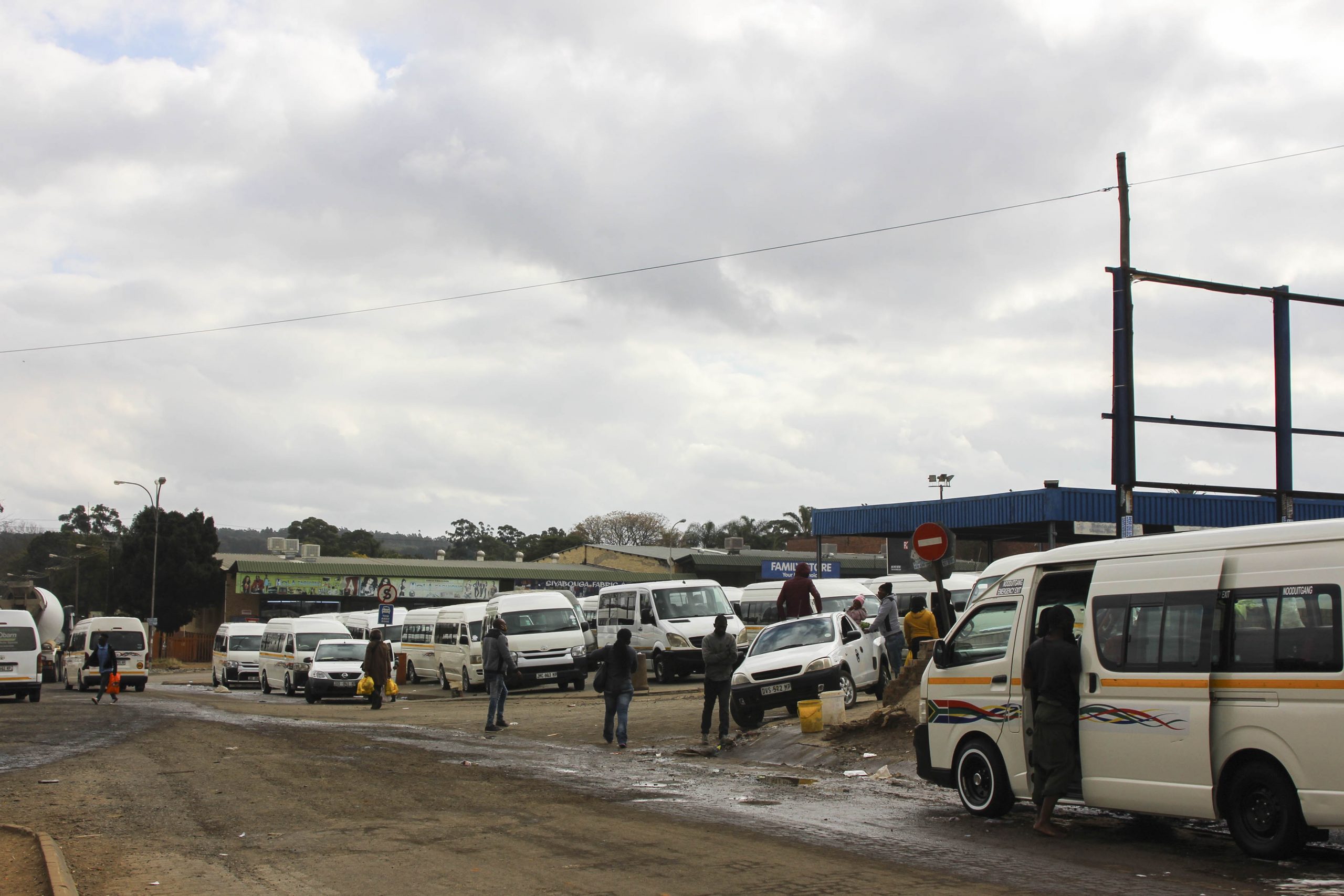 8 June 2020: Taxis stand ready to take passengers to various destinations in Mkhondo and surrounding villages, while others prepare for long-distance trips to provinces such as KwaZulu-Natal and Gauteng. (Photograph by Magnificent Mndebele)